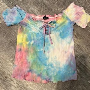 Tie dye Stretchy off the shoulder or on the shoulder. Looks good either way